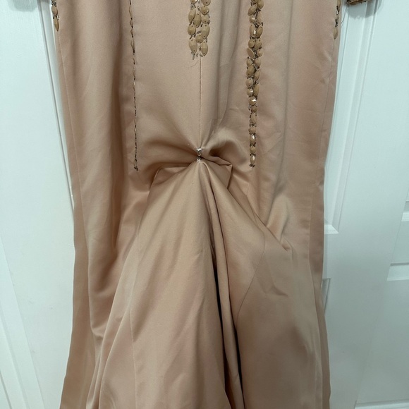 Long sleeve evening gown. - Picture 7 of 7